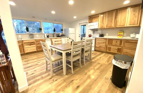 Lakeside House | BEAUTIFUL LAKEFRONT HOME with its own private boat ramp to launch your boat !