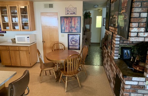 Nice House | Beautiful Lakefront Home on Clear Lake OCTOBER SPECIAl 299/Night