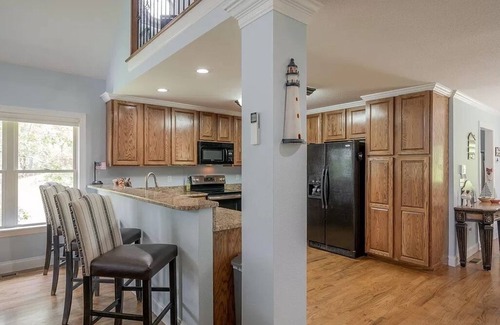 Milledgeville House | Beautiful Lakefront Home