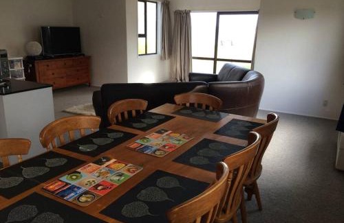 Hannahs Bay House | Beautiful Lakefront Location