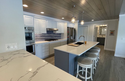 Leesburg Cottage | Beautiful lakefront property