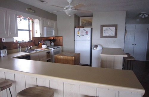 Horseshoe Lake House | Beautiful Lakefront property with private dock near downtown Memphis.