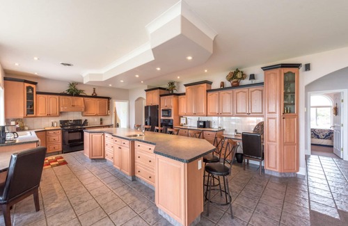 Okanagan-Similkameen House | Beautiful Lakefront Property! 8 Bedrooms and Breath taking view!