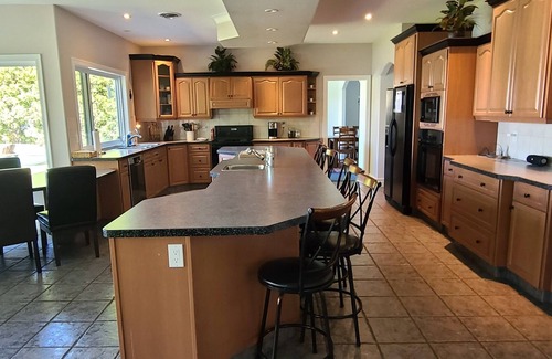Okanagan-Similkameen House | Beautiful Lakefront Property! 8 Bedrooms and Breath taking view!