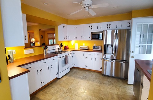 Geneva House | Beautiful lakefront rental with views and new hottub on Seneca Lake wine trail.