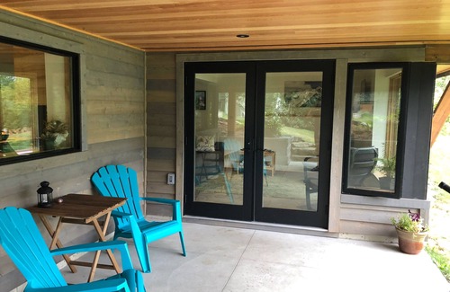 Nelson House | Beautiful Lakefront Suite Minutes from town !