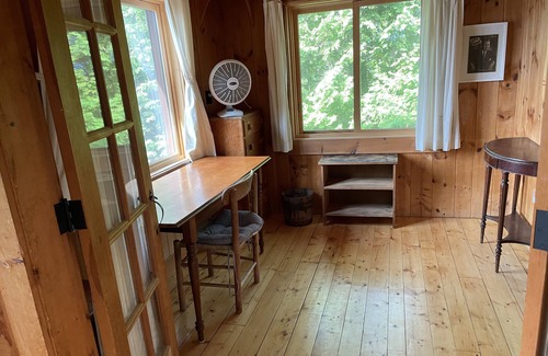 Greensboro House | Beautiful Lakefront Cottage with Single Level Access