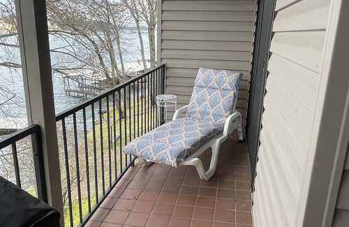 Rockwell Condo | Beautiful Lakefront Condo