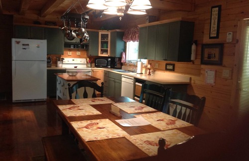 Big Creek Cabin | Beautiful Lakefront Cabin, Quiet Cove, Private Dock on Big Creek/Cove Pointe.