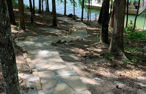 Big Creek Cabin | Beautiful Lakefront Cabin, Quiet Cove, Private Dock on Big Creek/Cove Pointe.