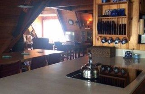 Lake Almanor Country Club Cabin | Beautiful Lakefront Cabin June through October only n