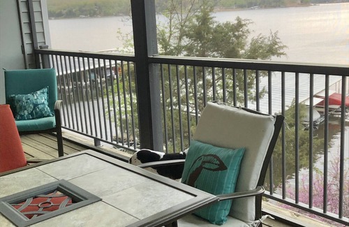 Lake Ozark Condo | Beautiful LakeFront Condo. Pet friendly!