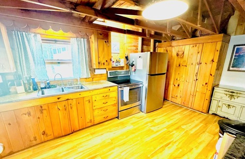 Millinocket House | Beautiful lakefront cabin, close to Baxter SP