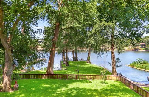 New Braunfels House | Beautiful Lakefront Cabin - Something For Everyone