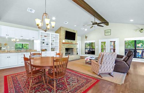 New Braunfels House | Beautiful Lakefront Cabin - Something For Everyone