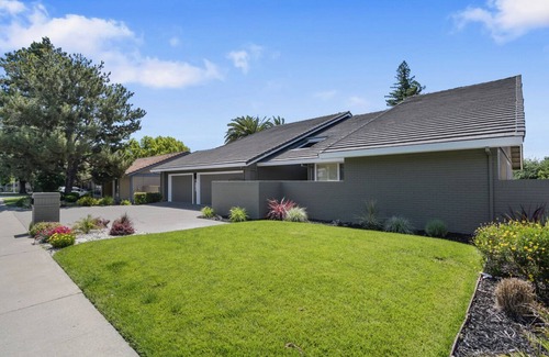 Pocket House | Beautiful Lakefront Property with Stunning views and Large floorplan