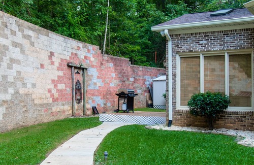 Tuscaloosa House | Beautiful LakeFront View Rental - Only 8.6 mi from the UA!