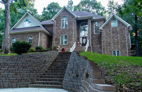 Tuscaloosa House | Beautiful LakeFront View Rental - Only 8.6 mi from the UA!