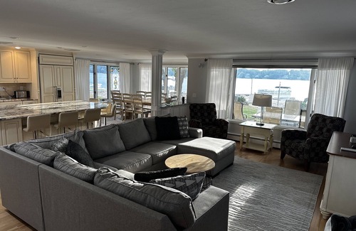 Mashpee House | Beautiful lakefront vacation property in Mashpee