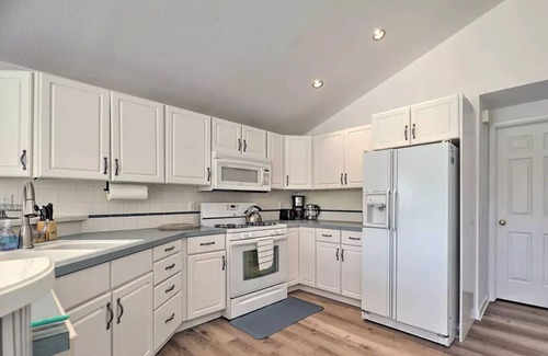 Fremont House | BEAUTIFUL Lakefront View with Private Dock!