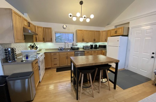 Kabletown House | Beautiful Lakehouse, private dock, fast WiFi near Harpers Ferry