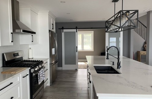 Rossmore House | Beautiful Lakehouse in Price Edward County on the Bay of Quite