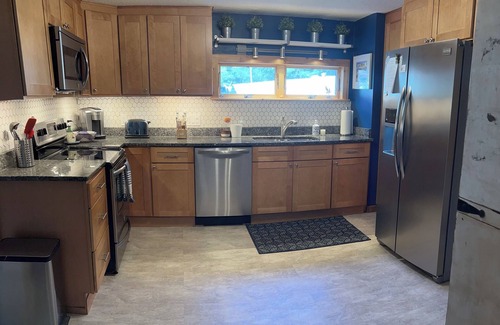 Coventry House | Beautiful Lakehouse getaway. Something for everyone for all seasons