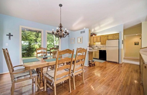 Washtenaw County House | Beautiful Lakehouse Getaway in Chelsea/Waterloo