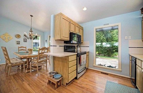 Washtenaw County House | Beautiful Lakehouse Getaway in Chelsea/Waterloo