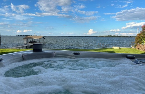 Seven Points House | Beautiful Lakehouse in Wonderful Cedar Creek Lake