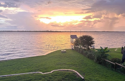 Seven Points House | Beautiful Lakehouse in Wonderful Cedar Creek Lake