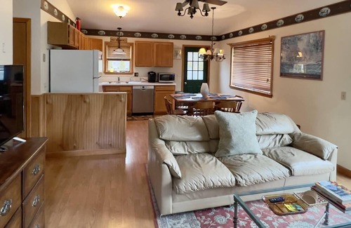 Copake House | Beautiful Lakehouse with POOL TABLE