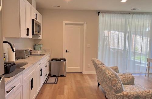 Federal Way Apartment | Beautiful lakeside fully furnished rental