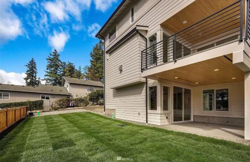 Federal Way Apartment | Beautiful lakeside fully furnished rental