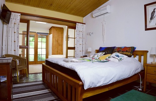 Nanima House | Beautiful Lakeside Garden Getaway