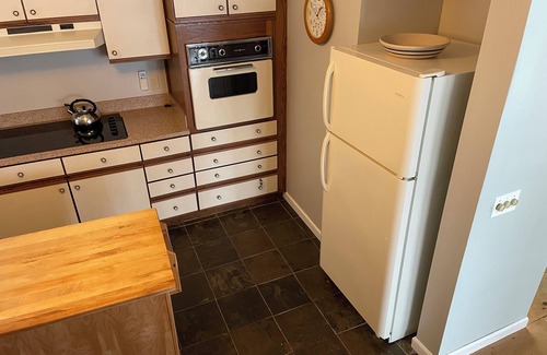 Auburn House | Beautiful lakeside property with full amenities