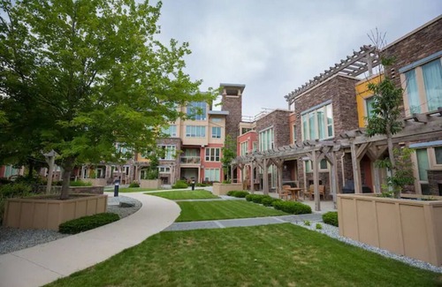 Vernon Condo | Beautiful LAKESIDE RESORT CONDO - Okanagan Lake