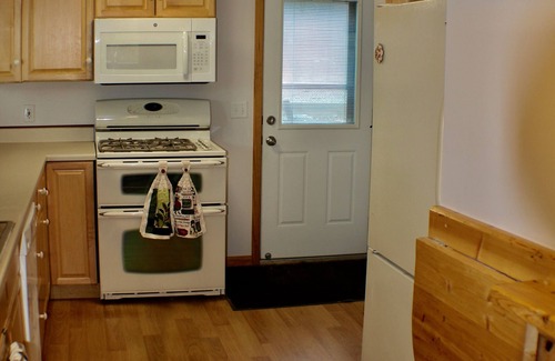 Grand Rapids House | Beautiful lakeside Log Cottage