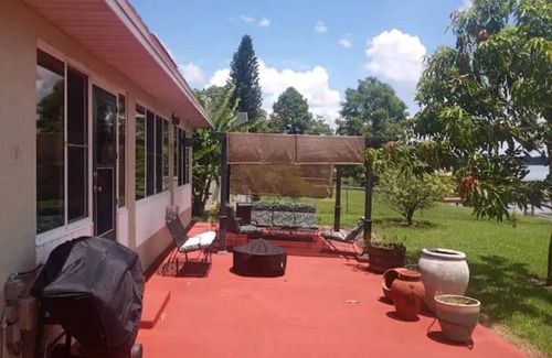 Winter Haven House | Beautiful Lakeside Home - Bring Your Boat & Jetski