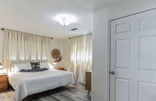 Coldspring House | Beautiful Lakeview Getaway on Lake Livingston