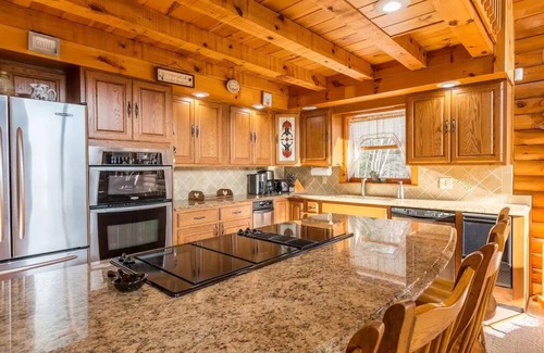 Londonderry House | Beautiful Lakeview Log Cabin on 60-Acre Property