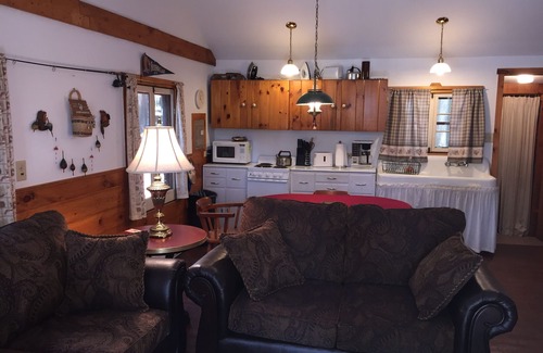 Chestertown Cottage | Beautiful lakeview cottage on Friends Lake