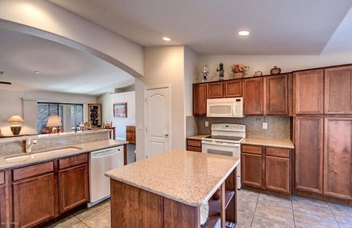 Saddlebrooke House | Beautiful Laredo with Mountain View