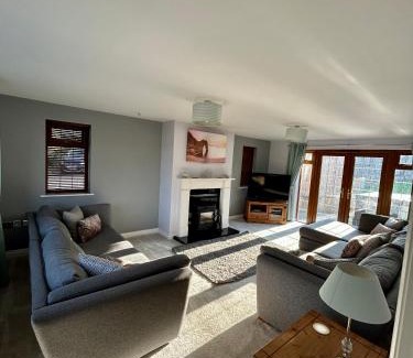 Brympton House | Beautiful Large 4 bedroom house with hot tub