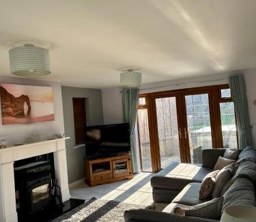 Brympton House | Beautiful Large 4 bedroom house with hot tub