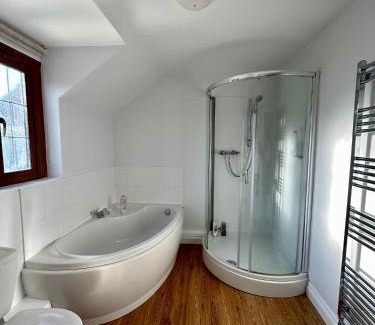 Brympton House | Beautiful Large 4 bedroom house with hot tub