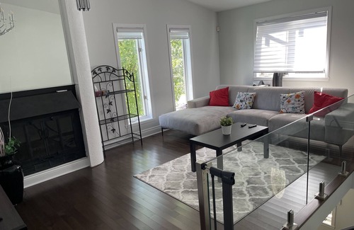 Fabreville House | Beautiful, large 4-bedroom, 2-bathroom home in Laval.