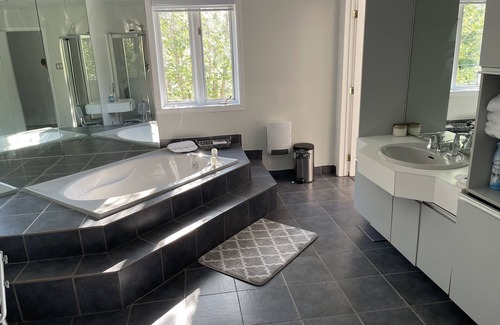Fabreville House | Beautiful, large 4-bedroom, 2-bathroom home in Laval.