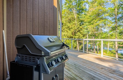 Bancroft Cottage | Beautiful Large 5bed 4bath Lake house in Bancroft!