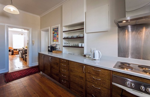 Cape Town Apartment | Beautiful large Apartments in100 year old Manor house, great location n